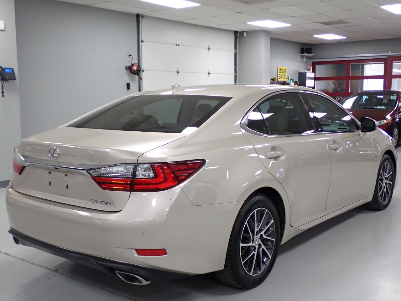 Lexus ES 350  2016