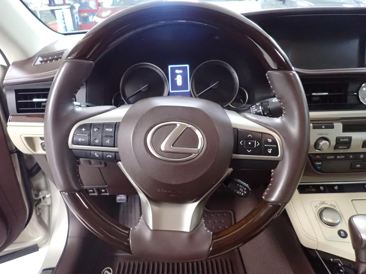 Lexus ES 350  2016