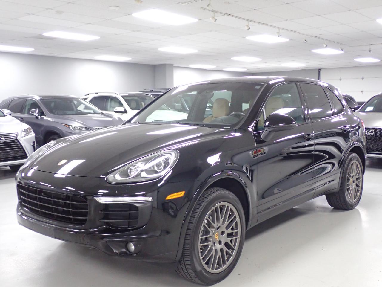 View vehicle photo 4