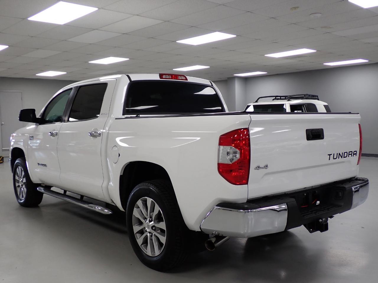 Toyota Tundra Limited 5.7L FFV CrewMax 4WD 2017