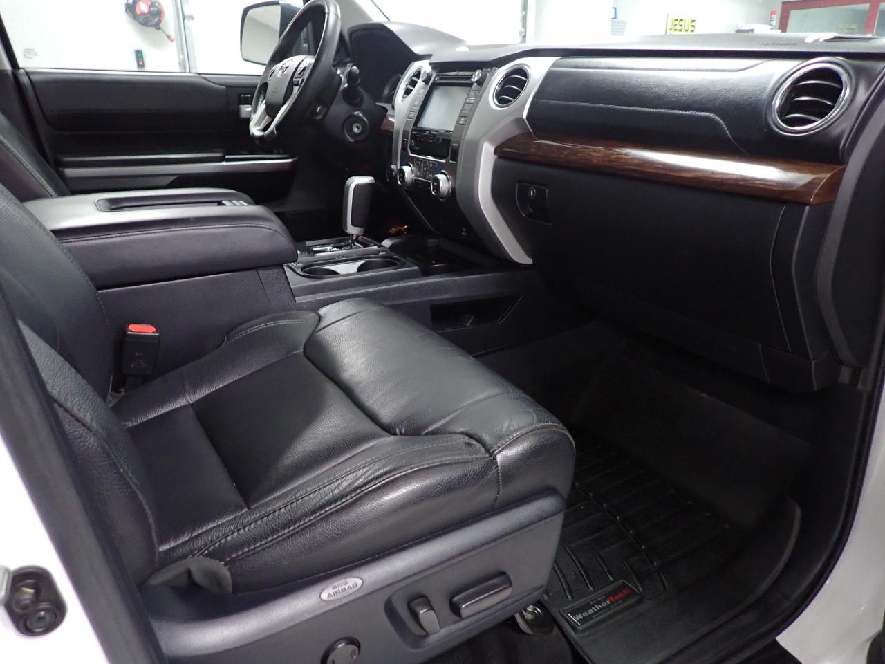 Toyota Tundra Limited 5.7L FFV CrewMax 4WD 2017