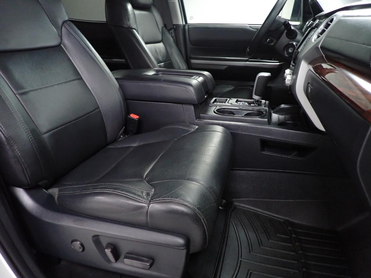Toyota Tundra Limited 5.7L FFV CrewMax 4WD 2017