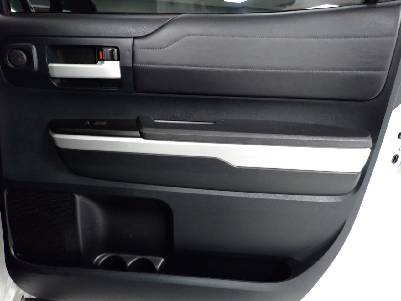 Toyota Tundra Limited 5.7L FFV CrewMax 4WD 2017
