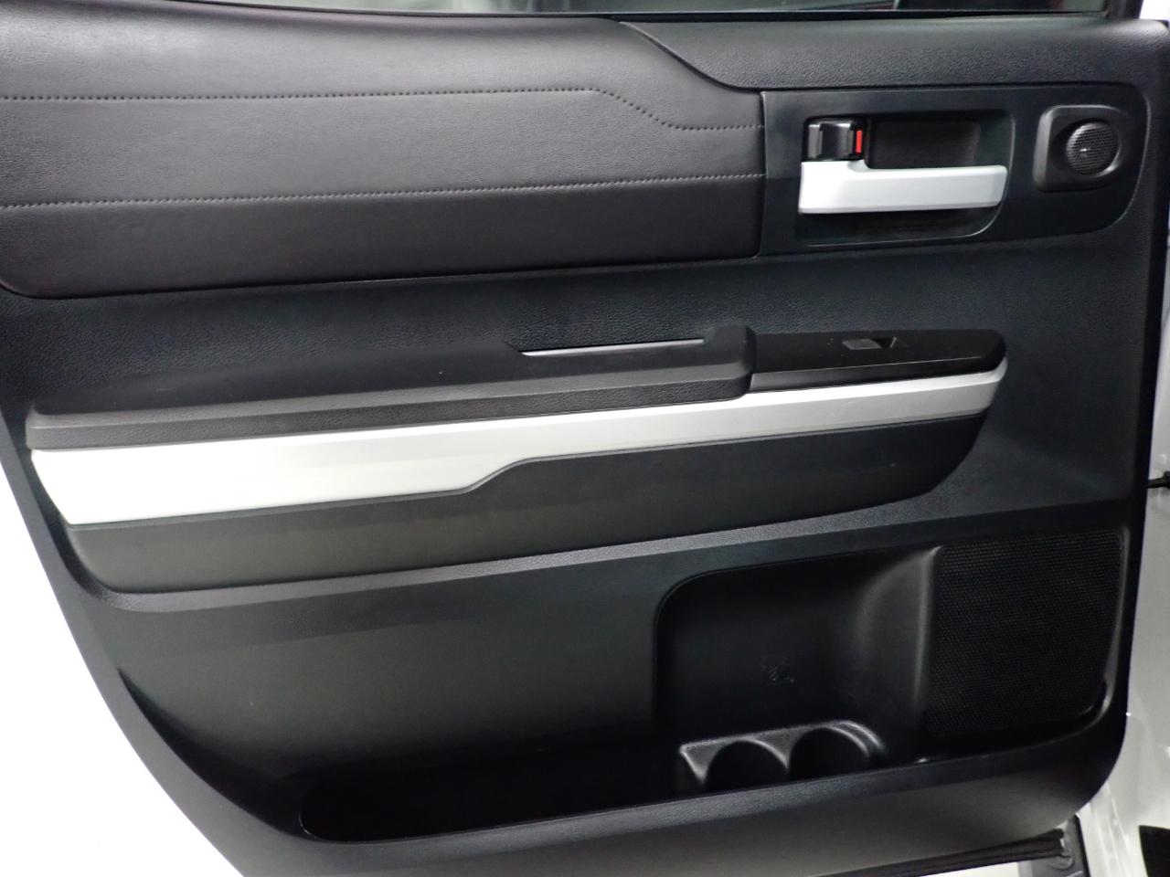 Toyota Tundra Limited 5.7L FFV CrewMax 4WD 2017