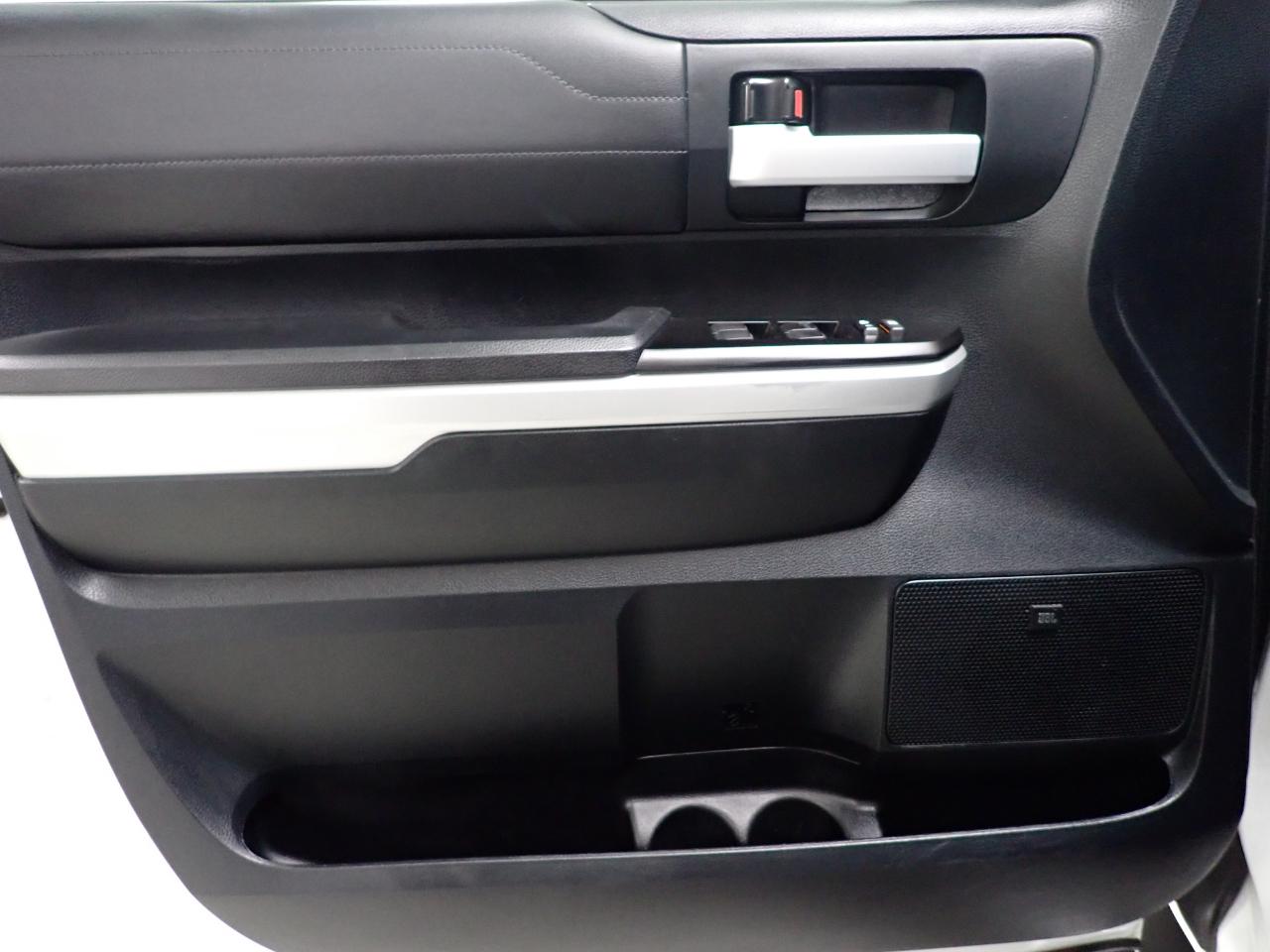Toyota Tundra Limited 5.7L FFV CrewMax 4WD 2017