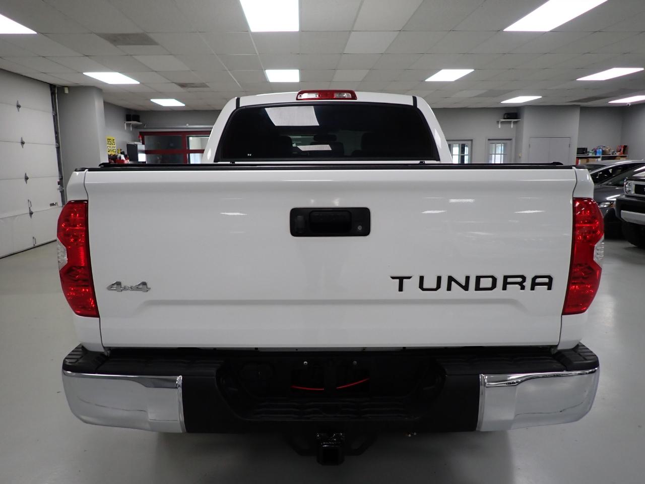 Toyota Tundra Limited 5.7L FFV CrewMax 4WD 2017