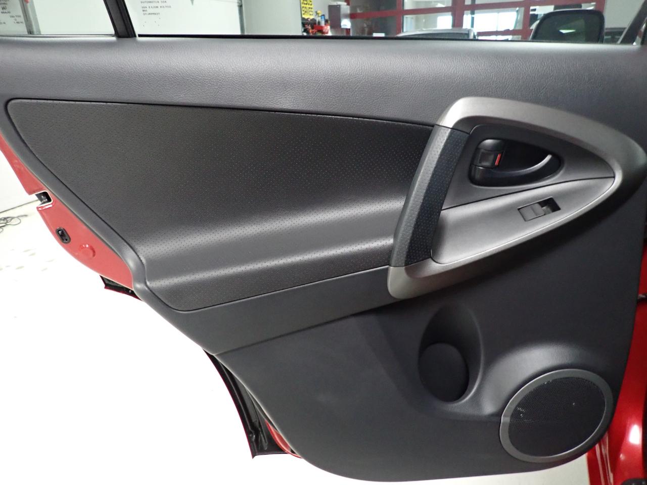 Toyota RAV4  2011
