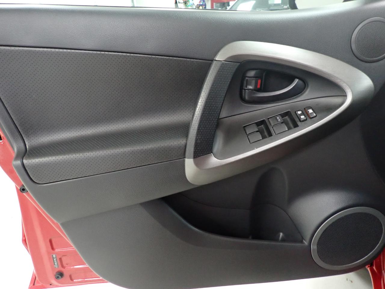 Toyota RAV4  2011