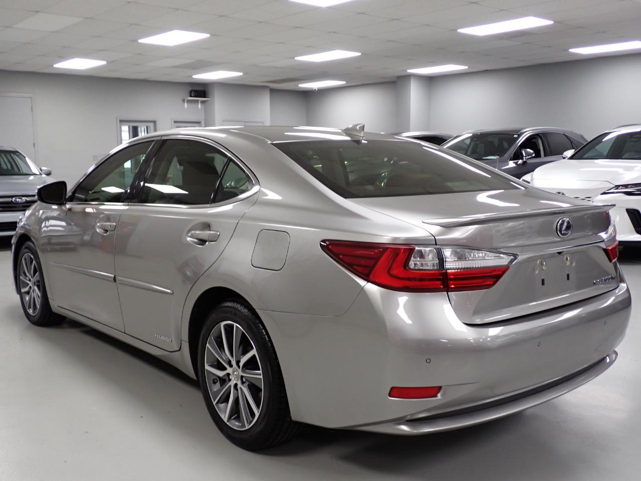 Lexus ES 300h Luxury 2016