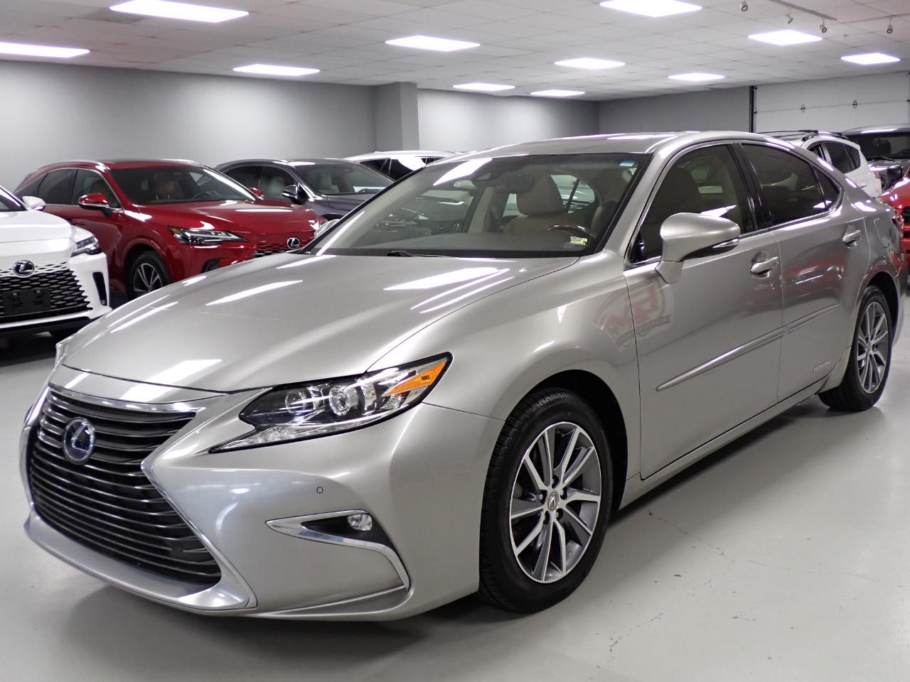 Lexus ES 300h Luxury 2016
