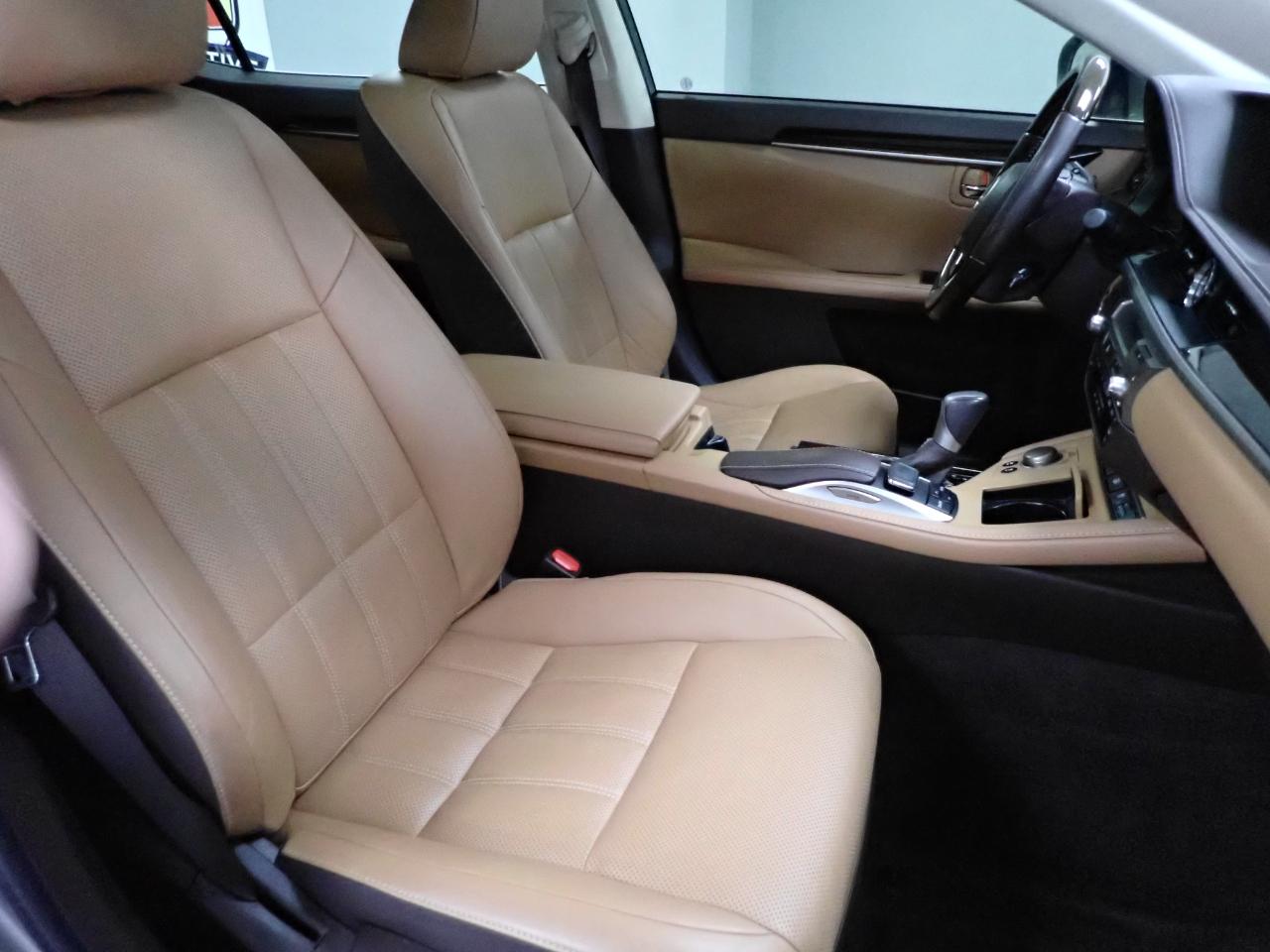 Lexus ES 300h Luxury 2016