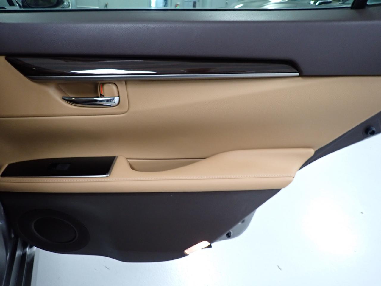 Lexus ES 300h Luxury 2016