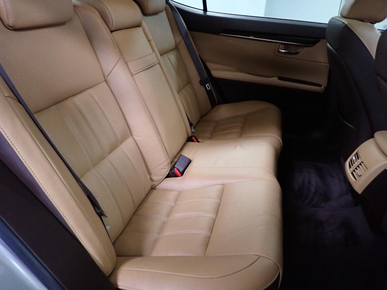 Lexus ES 300h Luxury 2016