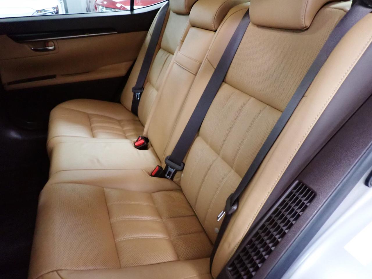 Lexus ES 300h Luxury 2016