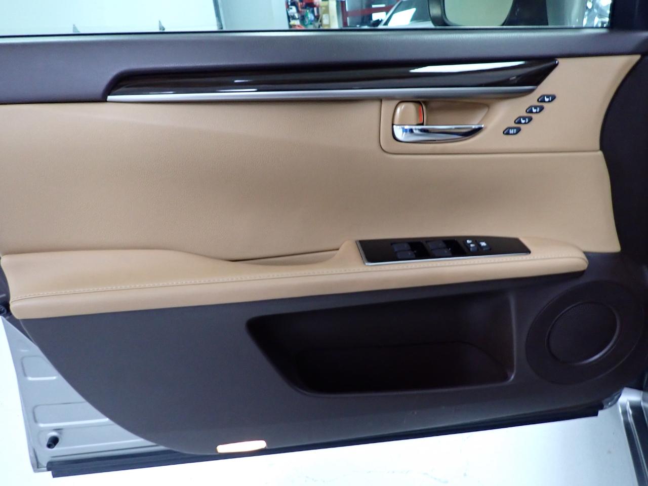 Lexus ES 300h Luxury 2016