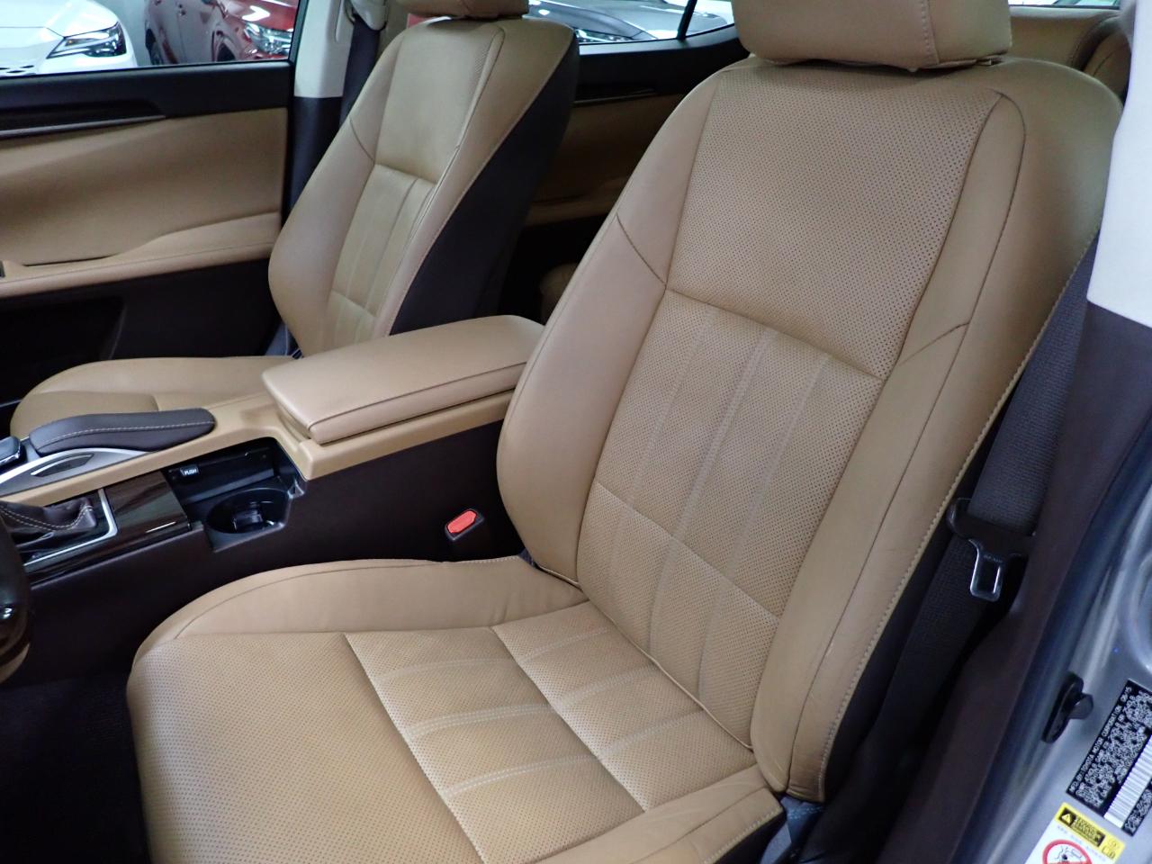 Lexus ES 300h Luxury 2016