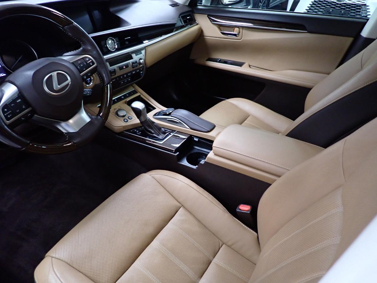 Lexus ES 300h Luxury 2016