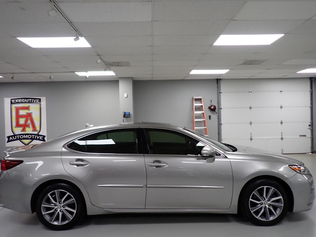 Lexus ES 300h Luxury 2016