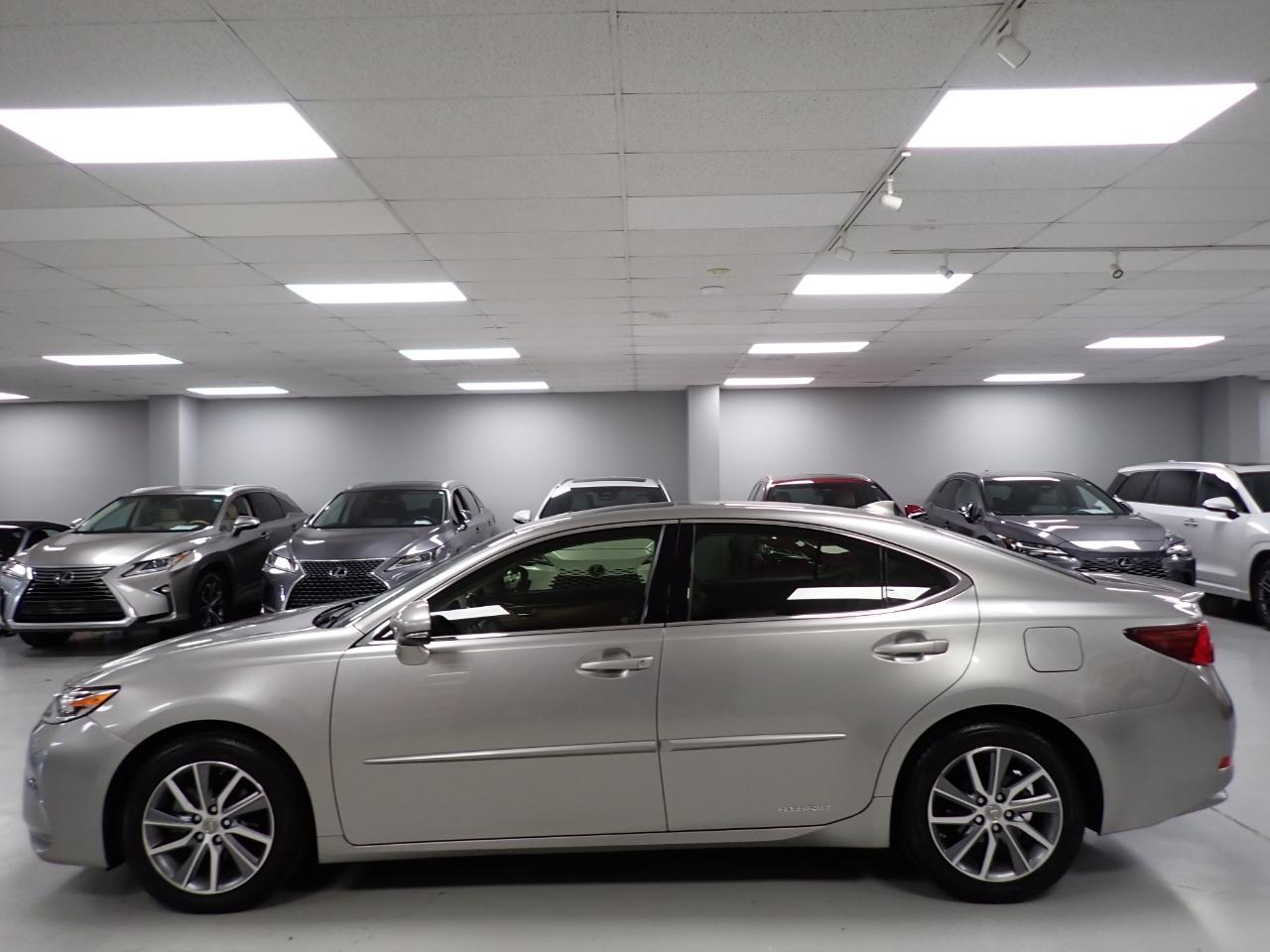 Lexus ES 300h Luxury 2016