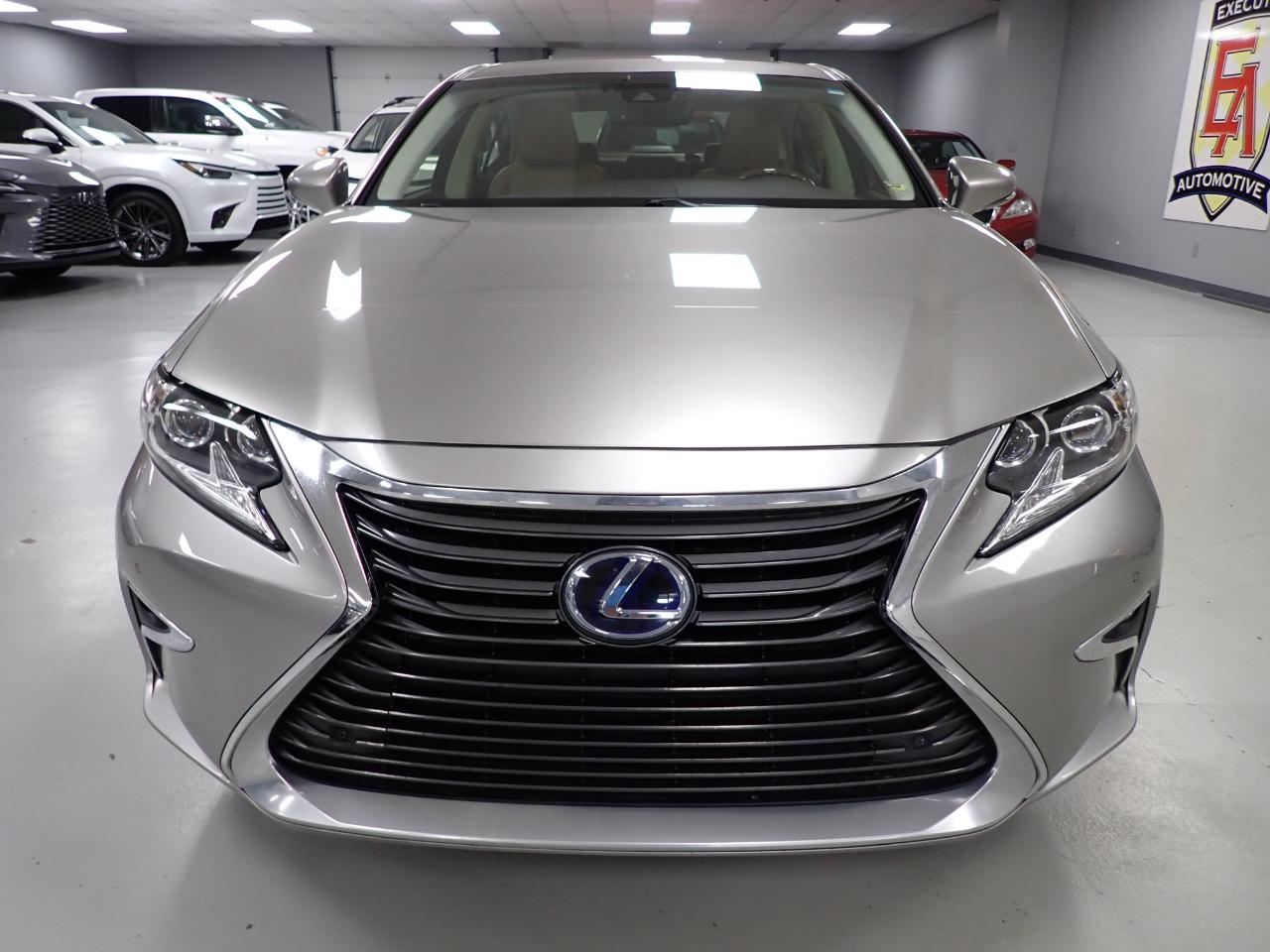 Lexus ES 300h Luxury 2016