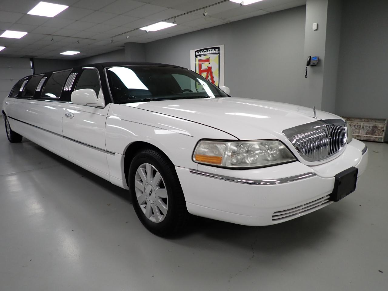 2004 Lincoln Town Car Limousine