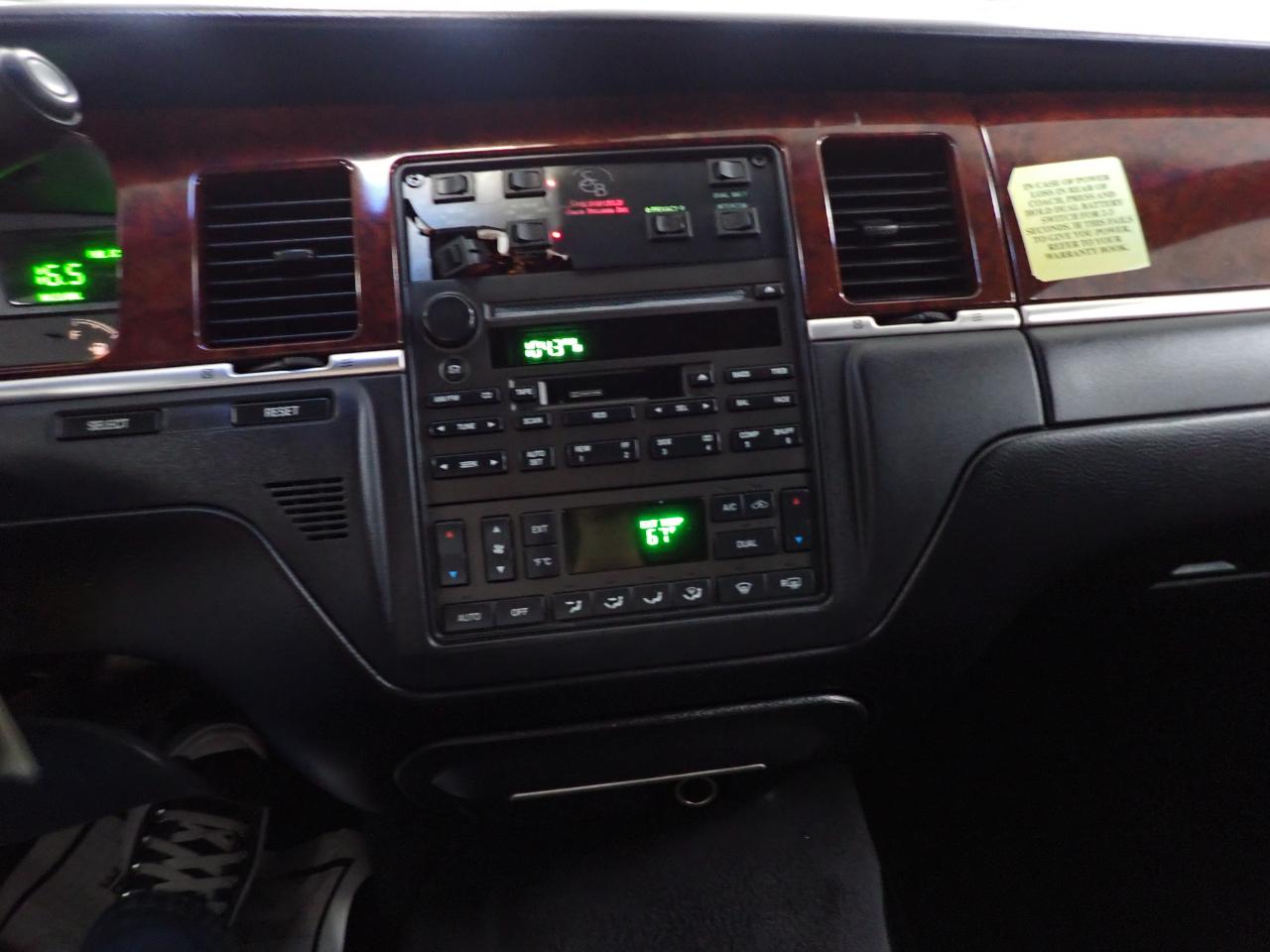 Lincoln Town Car Limousine 2004