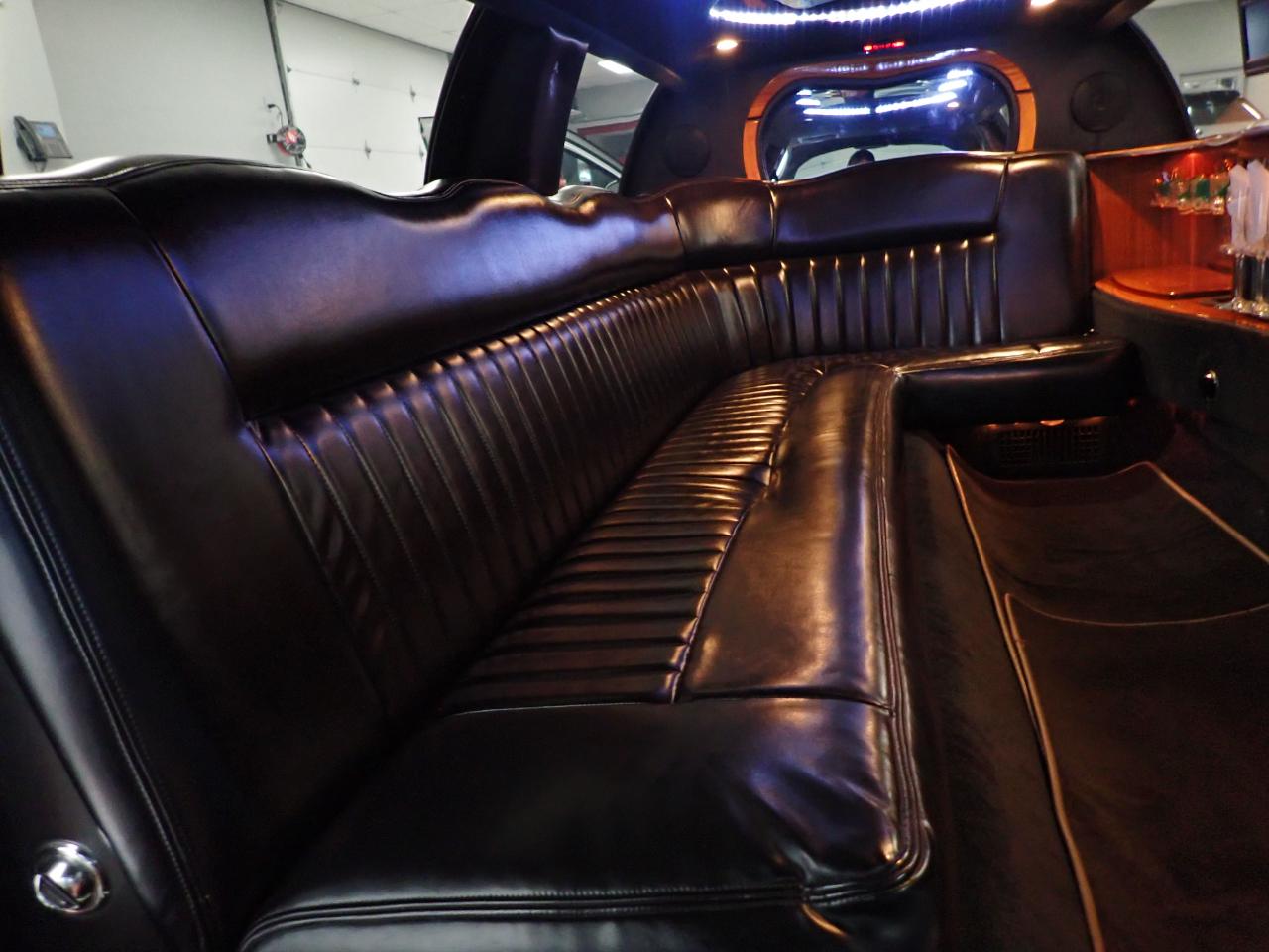 Lincoln Town Car Limousine 2004