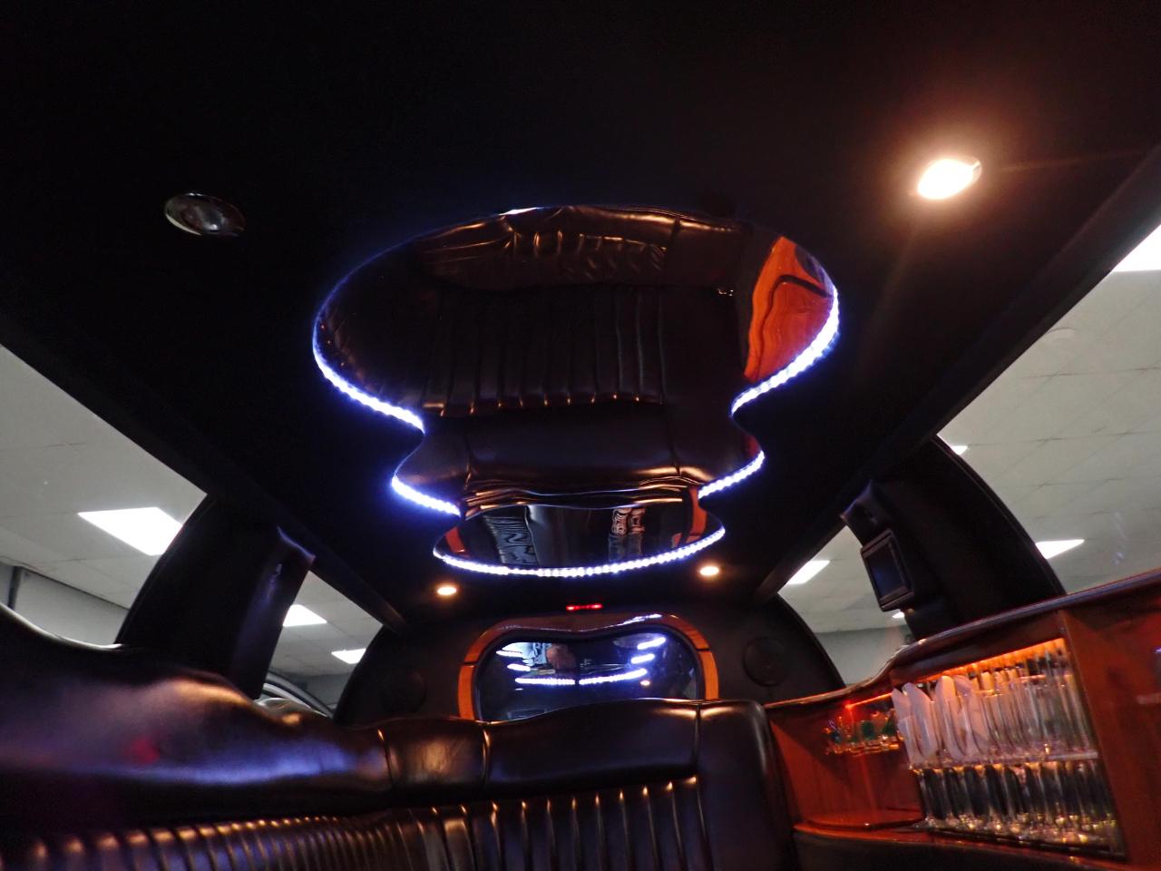 Lincoln Town Car Limousine 2004