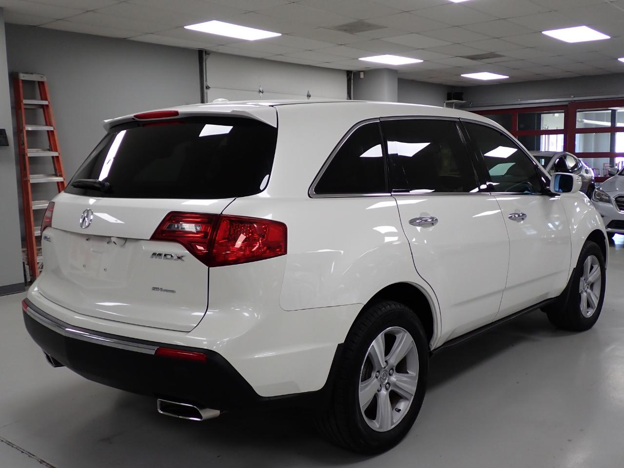 Acura MDX 6-Spd AT w/Tech and Entertainment Package 2011