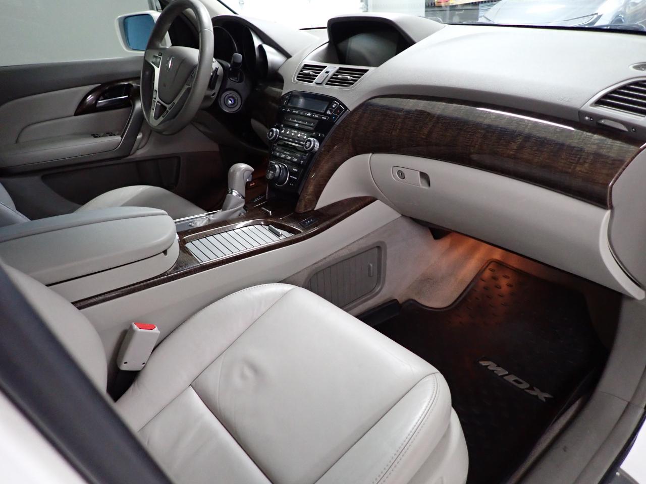 Acura MDX 6-Spd AT w/Tech and Entertainment Package 2011