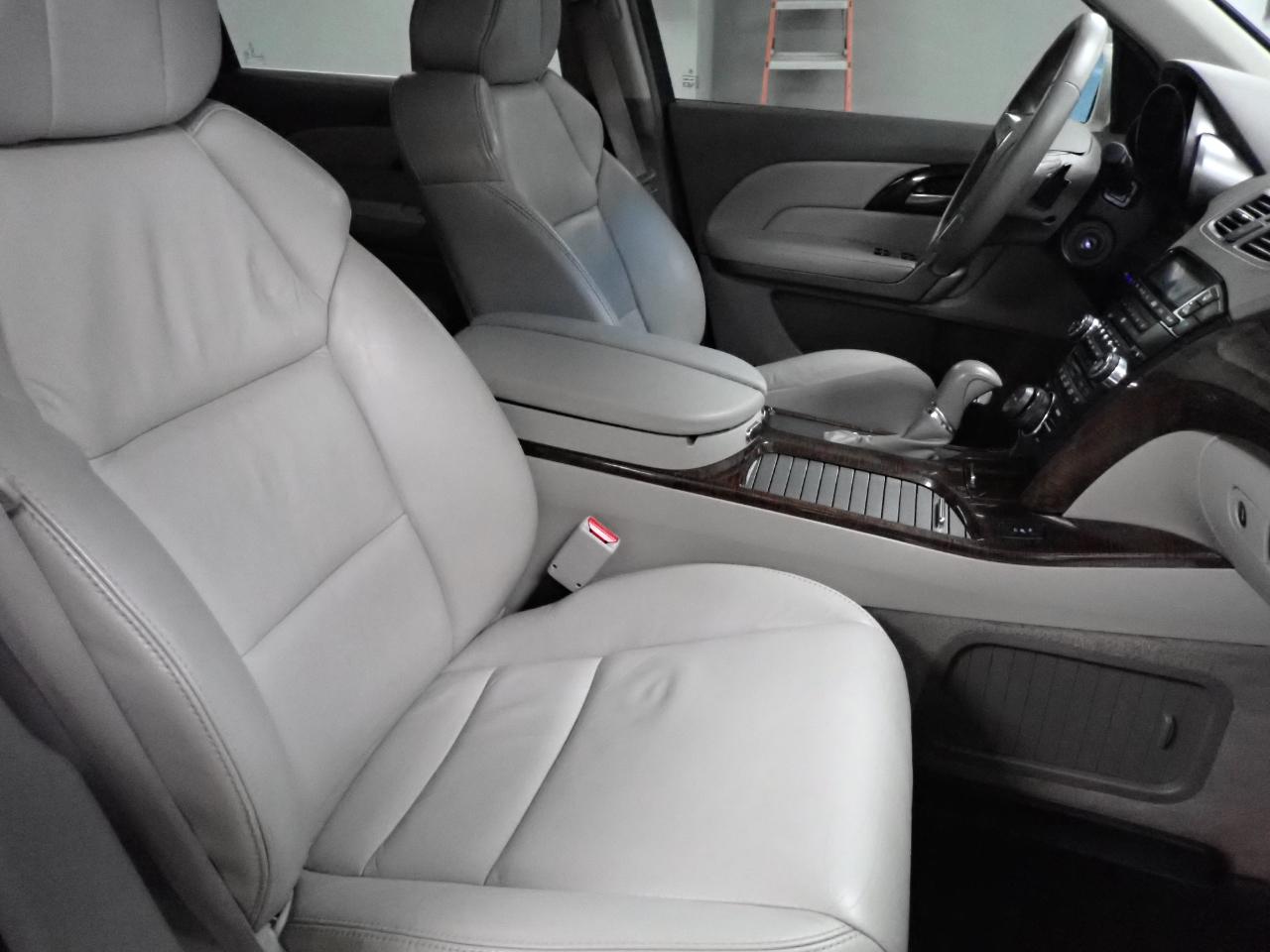 Acura MDX 6-Spd AT w/Tech and Entertainment Package 2011
