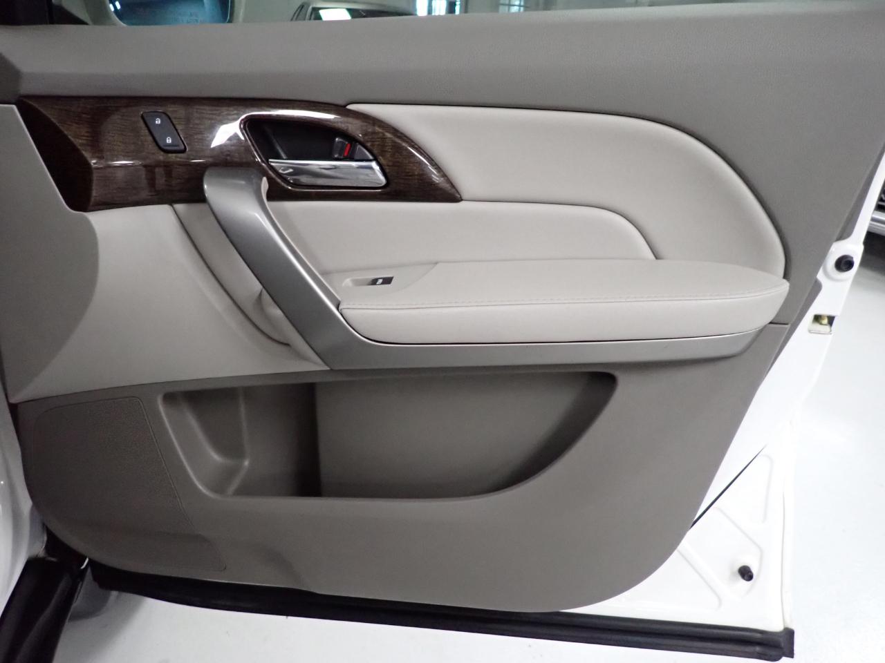 Acura MDX 6-Spd AT w/Tech and Entertainment Package 2011