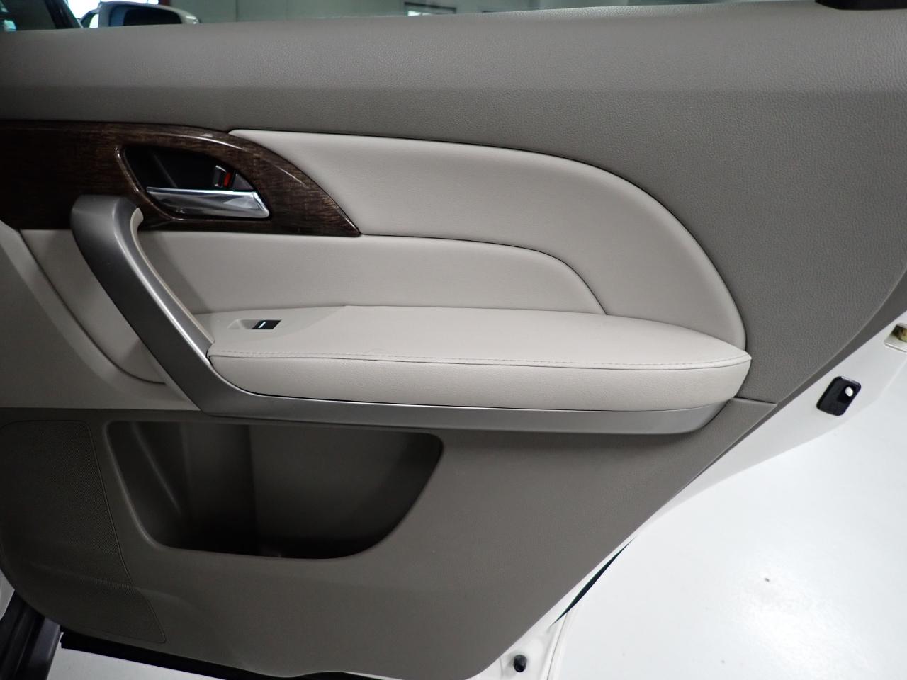 Acura MDX 6-Spd AT w/Tech and Entertainment Package 2011