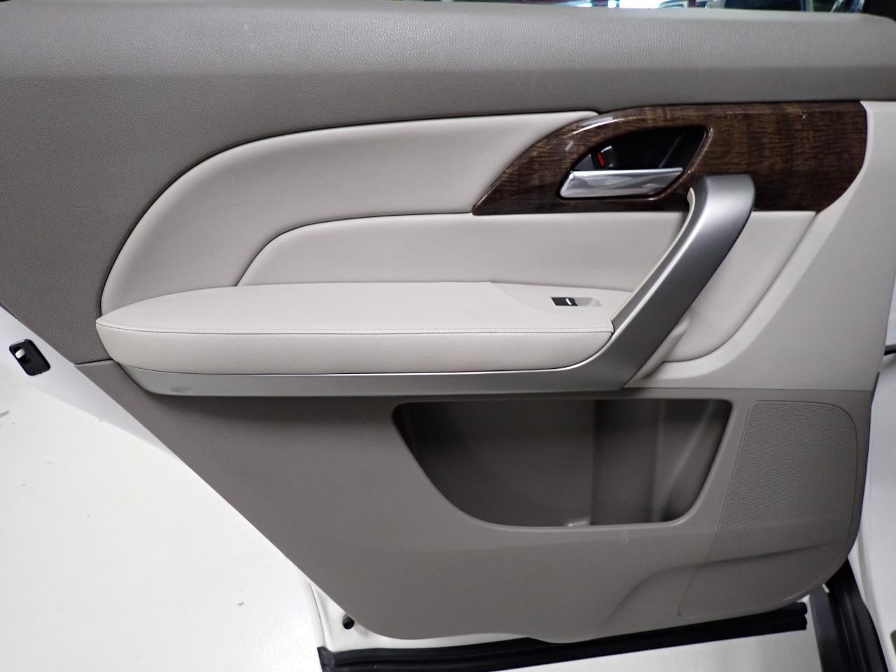 Acura MDX 6-Spd AT w/Tech and Entertainment Package 2011