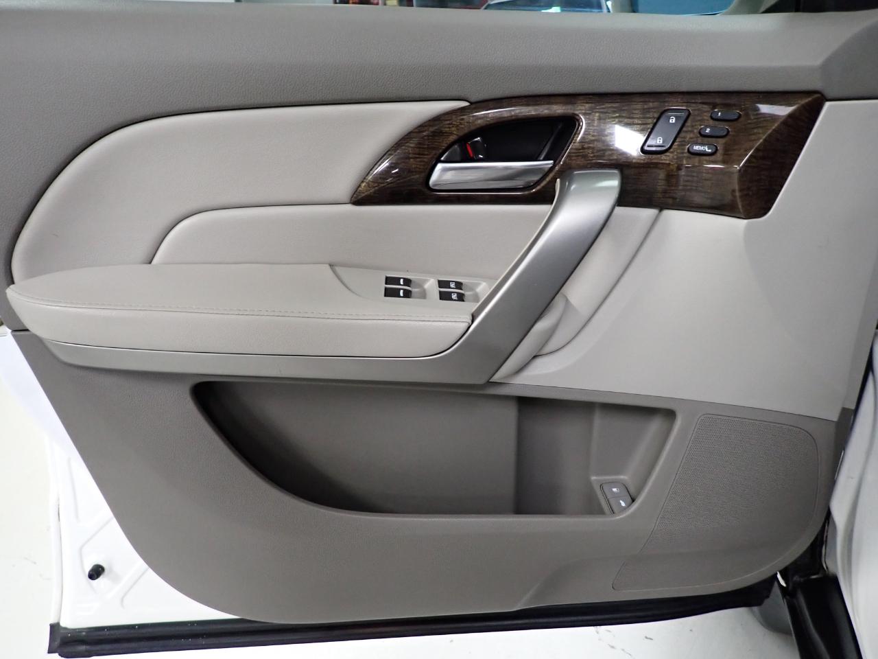 Acura MDX 6-Spd AT w/Tech and Entertainment Package 2011