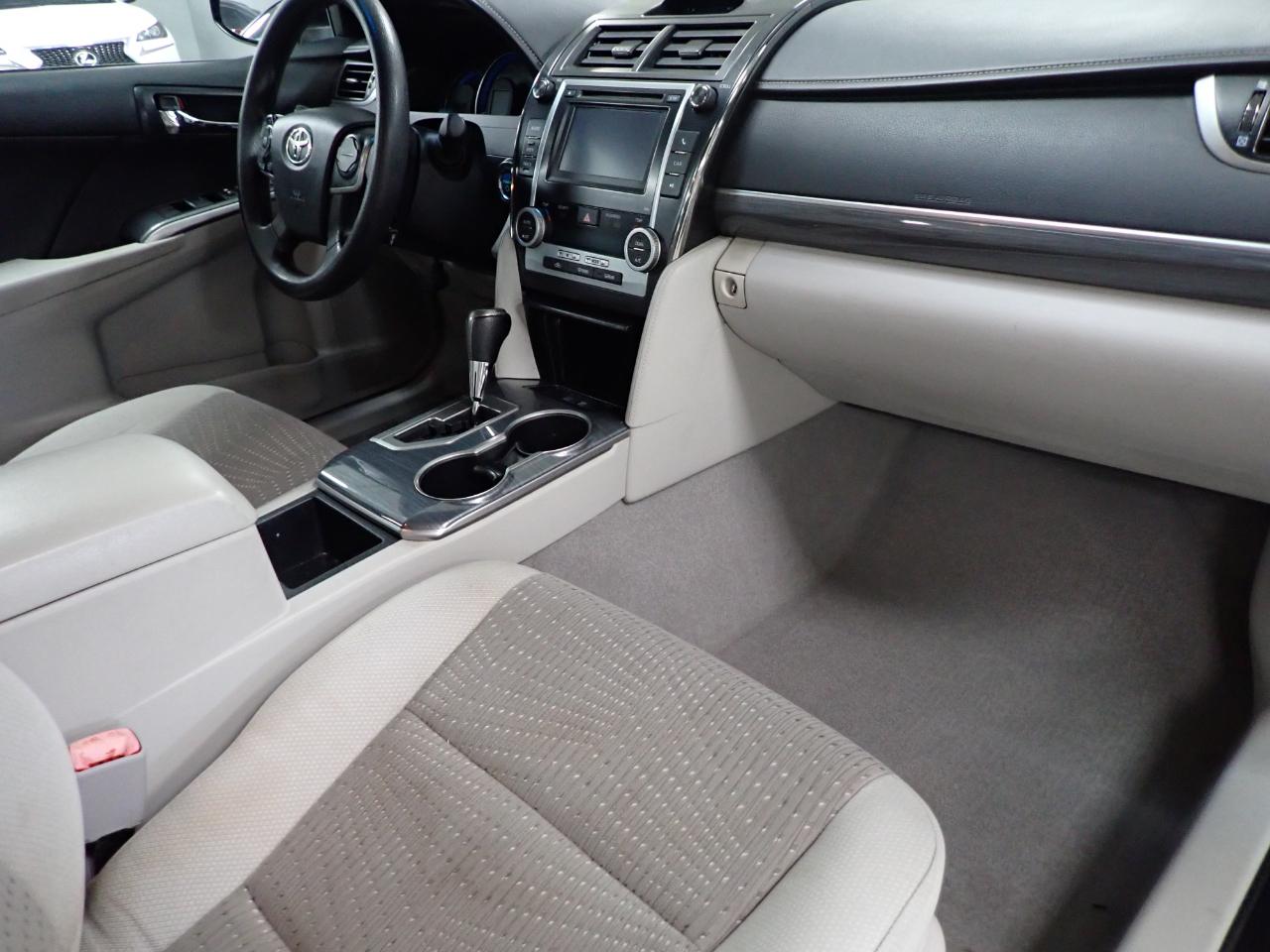 Toyota Camry Hybrid XLE 2013