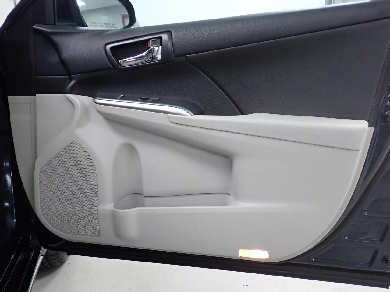 Toyota Camry Hybrid XLE 2013