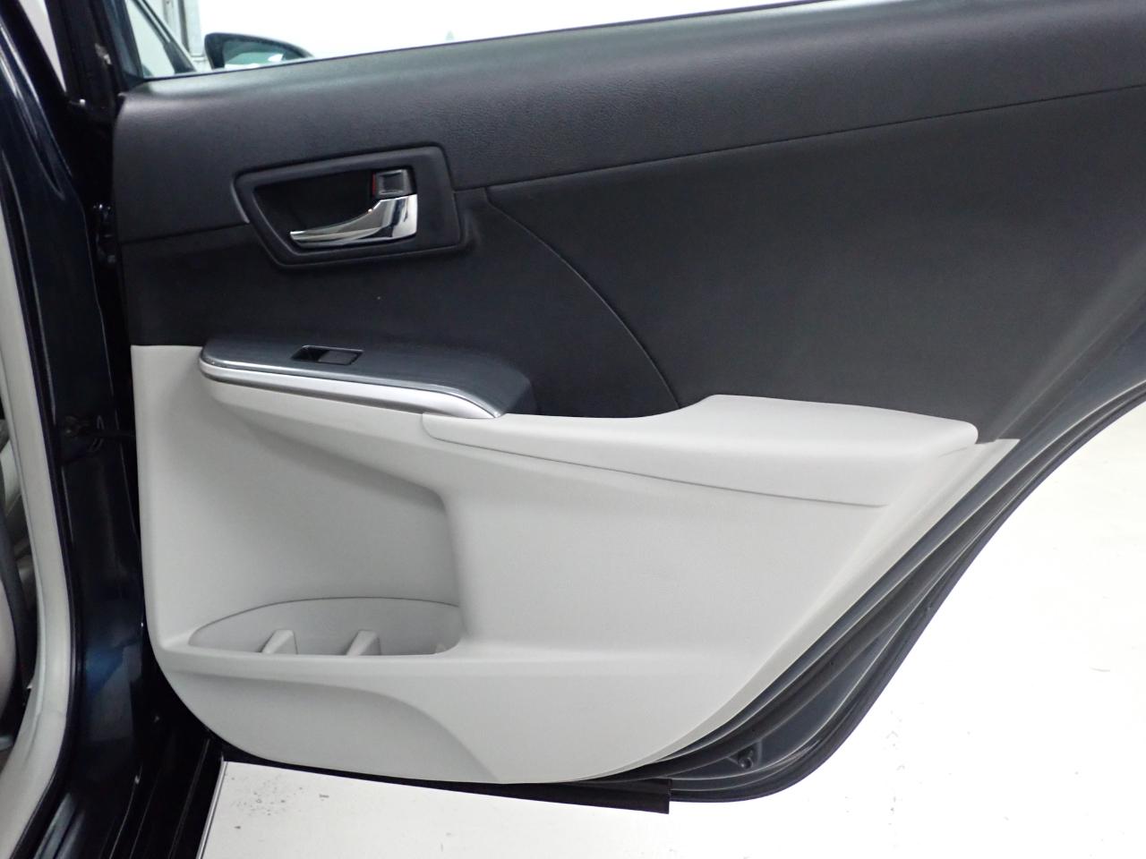 Toyota Camry Hybrid XLE 2013