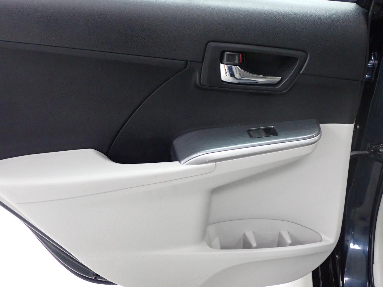 Toyota Camry Hybrid XLE 2013