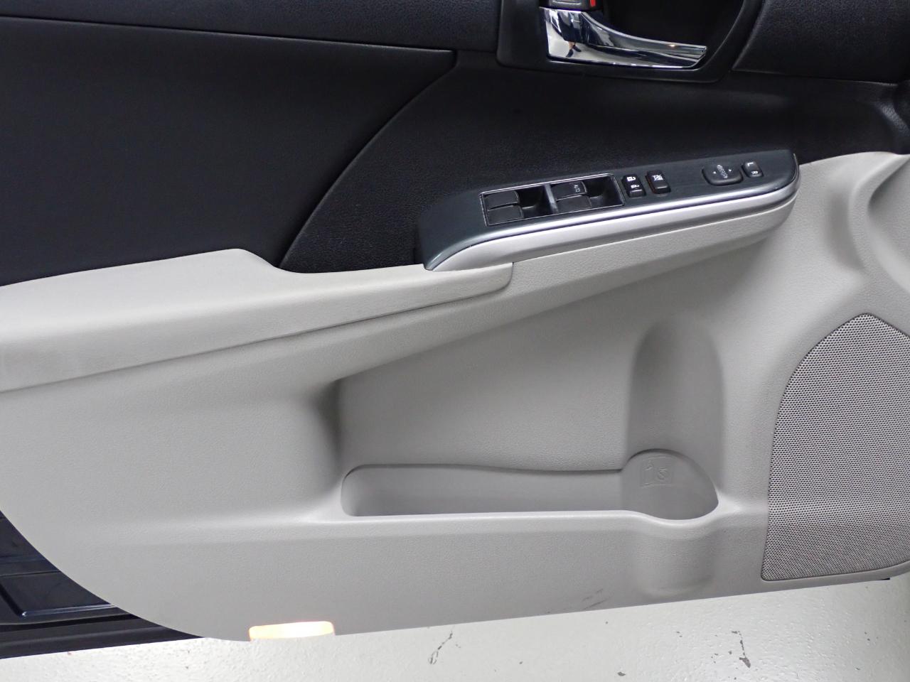 Toyota Camry Hybrid XLE 2013
