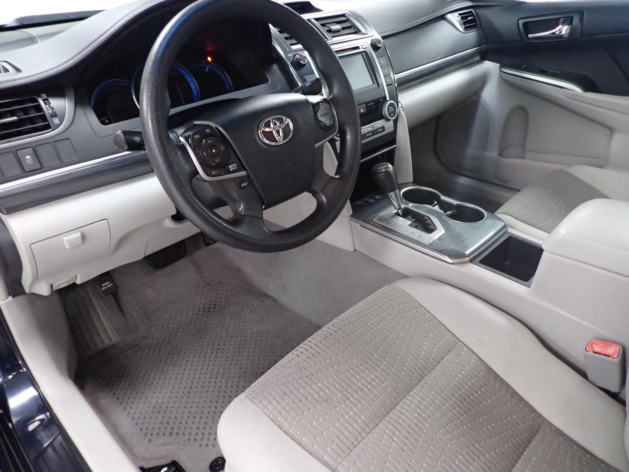 Toyota Camry Hybrid XLE 2013
