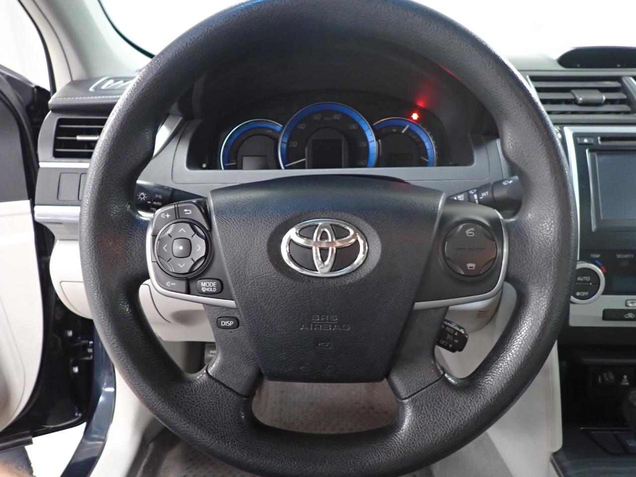 Toyota Camry Hybrid XLE 2013