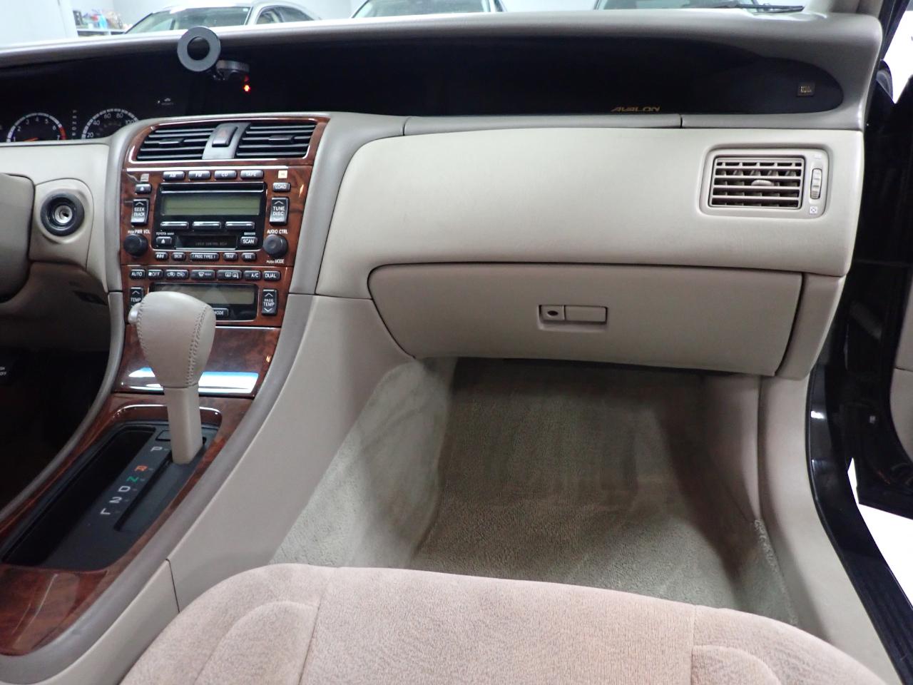 Toyota Avalon XL 2001