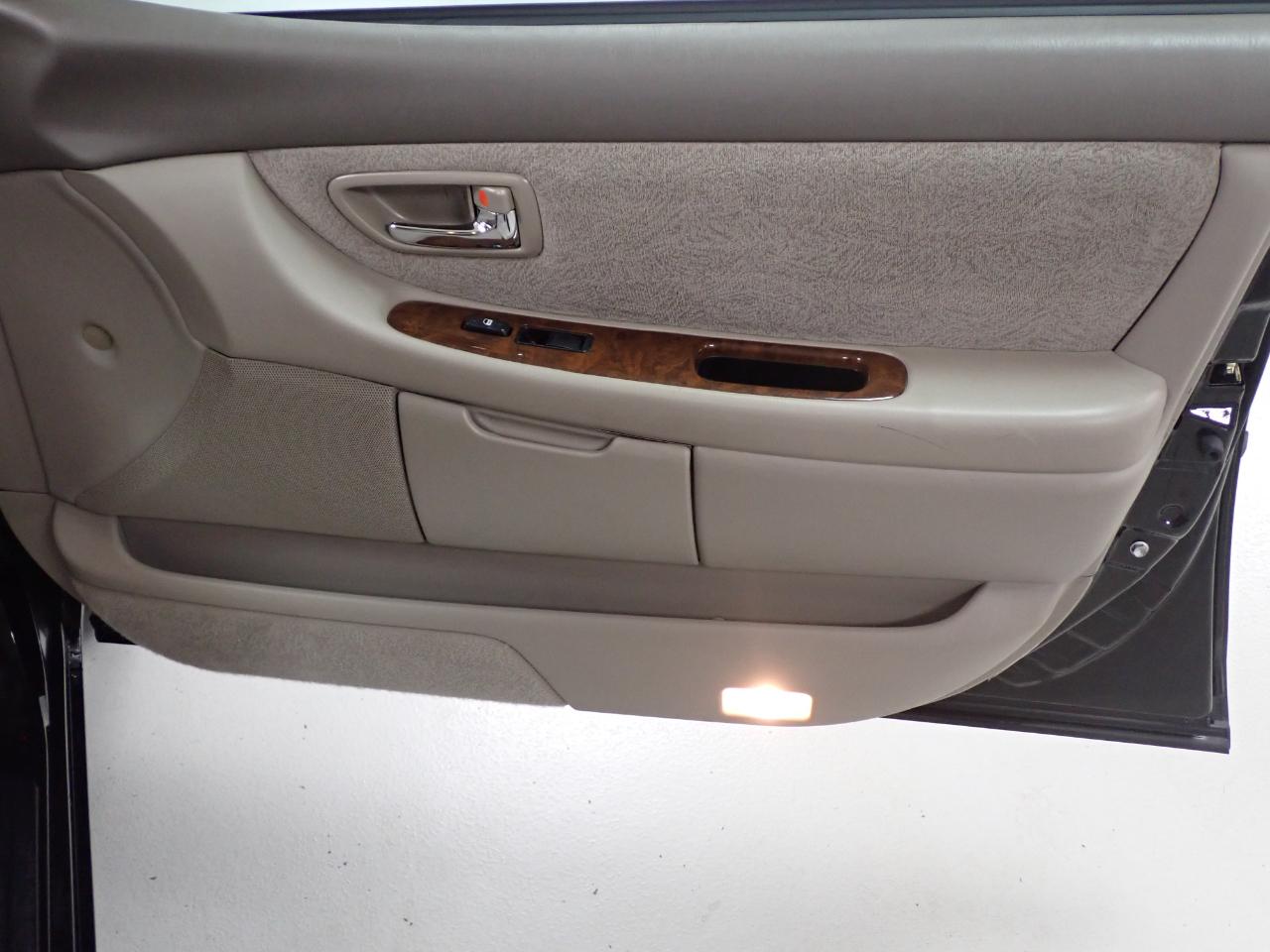 Toyota Avalon XL 2001