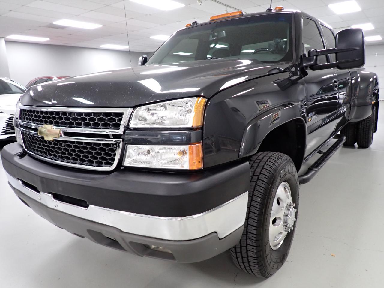 2005 Chevrolet Silverado 3500 LS Crew Cab 4WD DRW