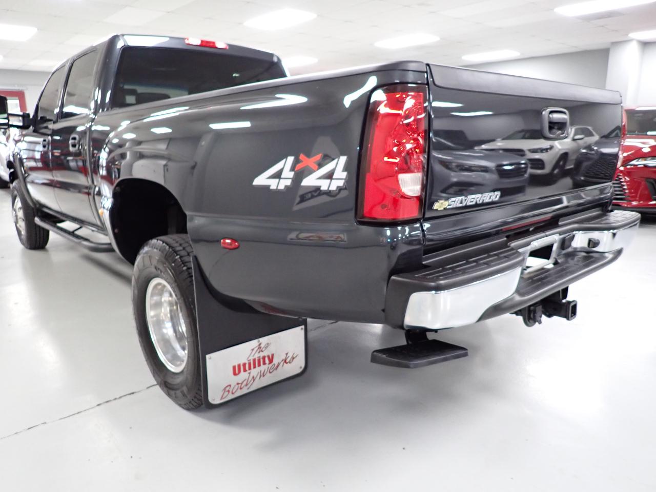 Chevrolet Silverado 3500 LS Crew Cab 4WD DRW 2005