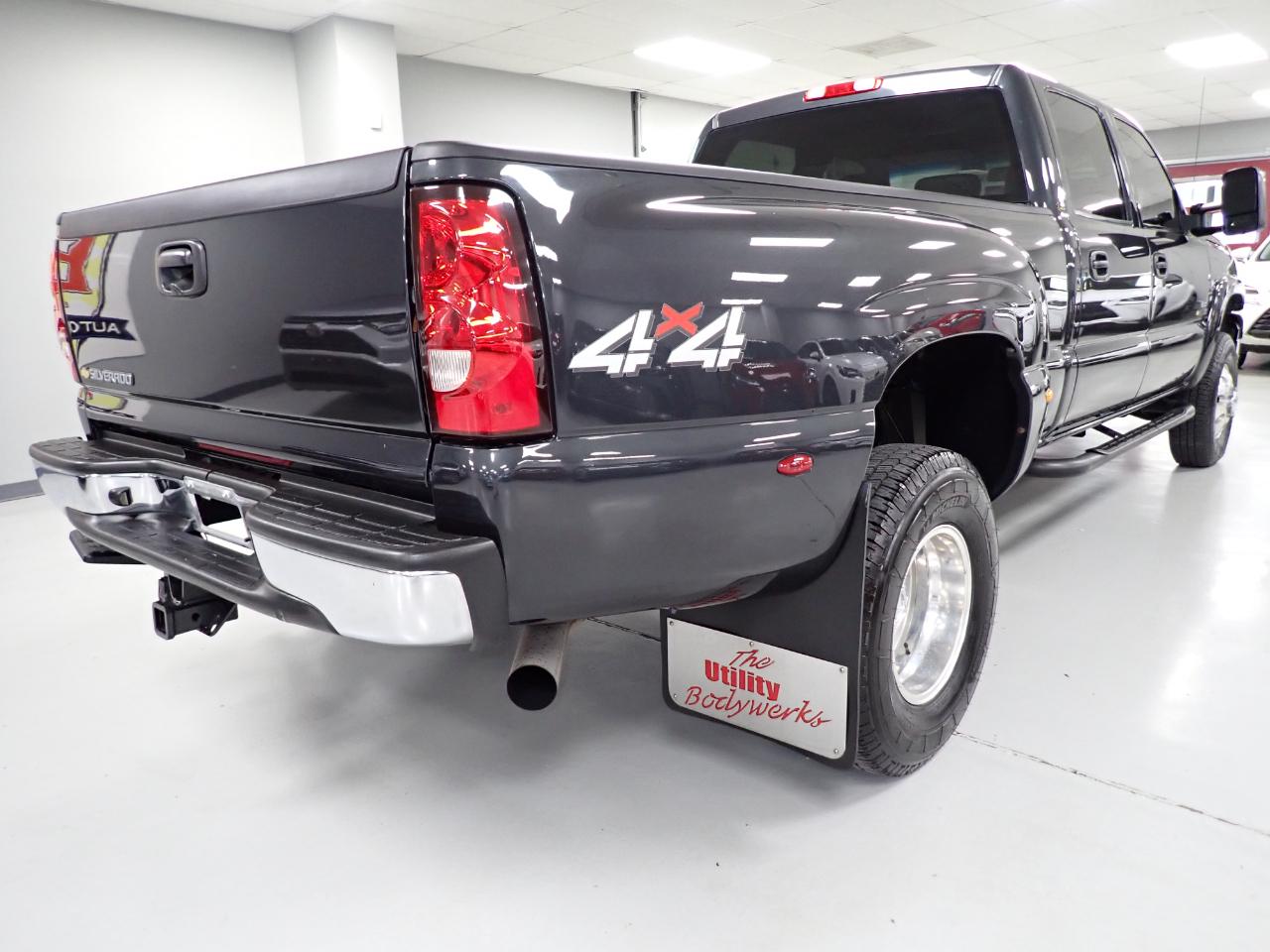 Chevrolet Silverado 3500 LS Crew Cab 4WD DRW 2005