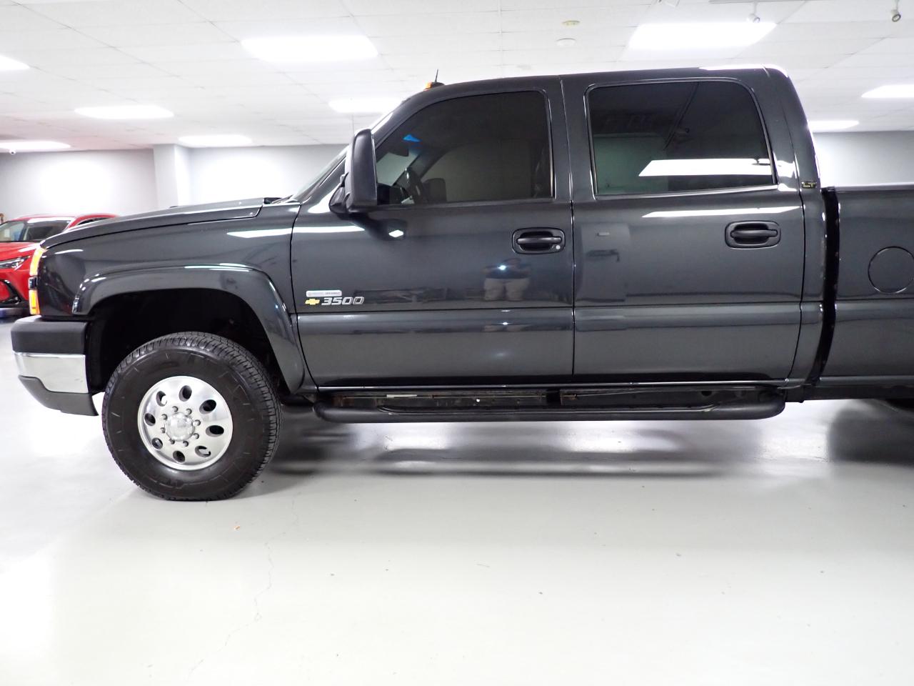 Chevrolet Silverado 3500 LS Crew Cab 4WD DRW 2005