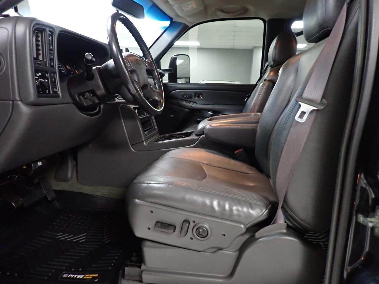 Chevrolet Silverado 3500 LS Crew Cab 4WD DRW 2005