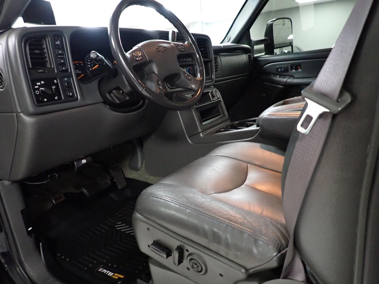 Chevrolet Silverado 3500 LS Crew Cab 4WD DRW 2005